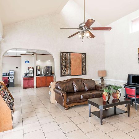 Days Inn By Wyndham San Antonio Splashtown/Att Center מראה חיצוני תמונה