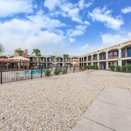 Days Inn By Wyndham San Antonio Splashtown/Att Center מראה חיצוני תמונה