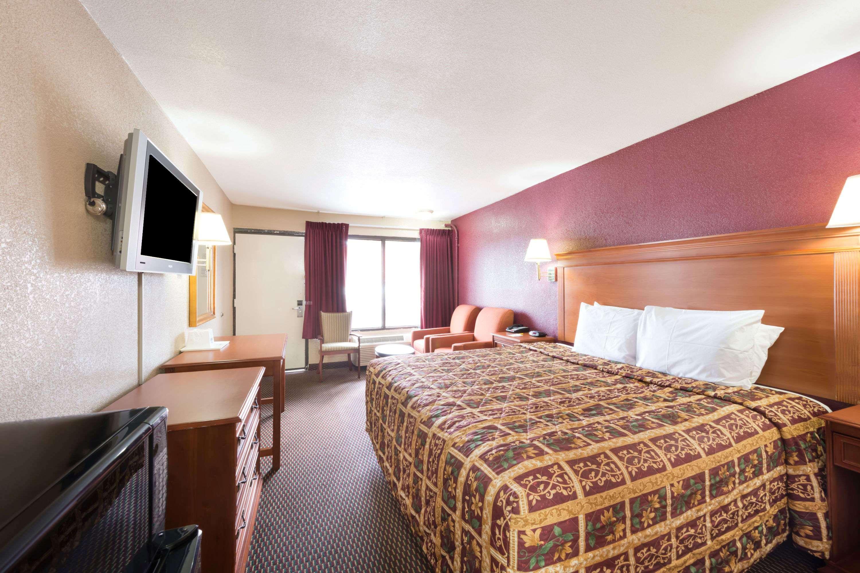 Days Inn By Wyndham San Antonio Splashtown/Att Center מראה חיצוני תמונה