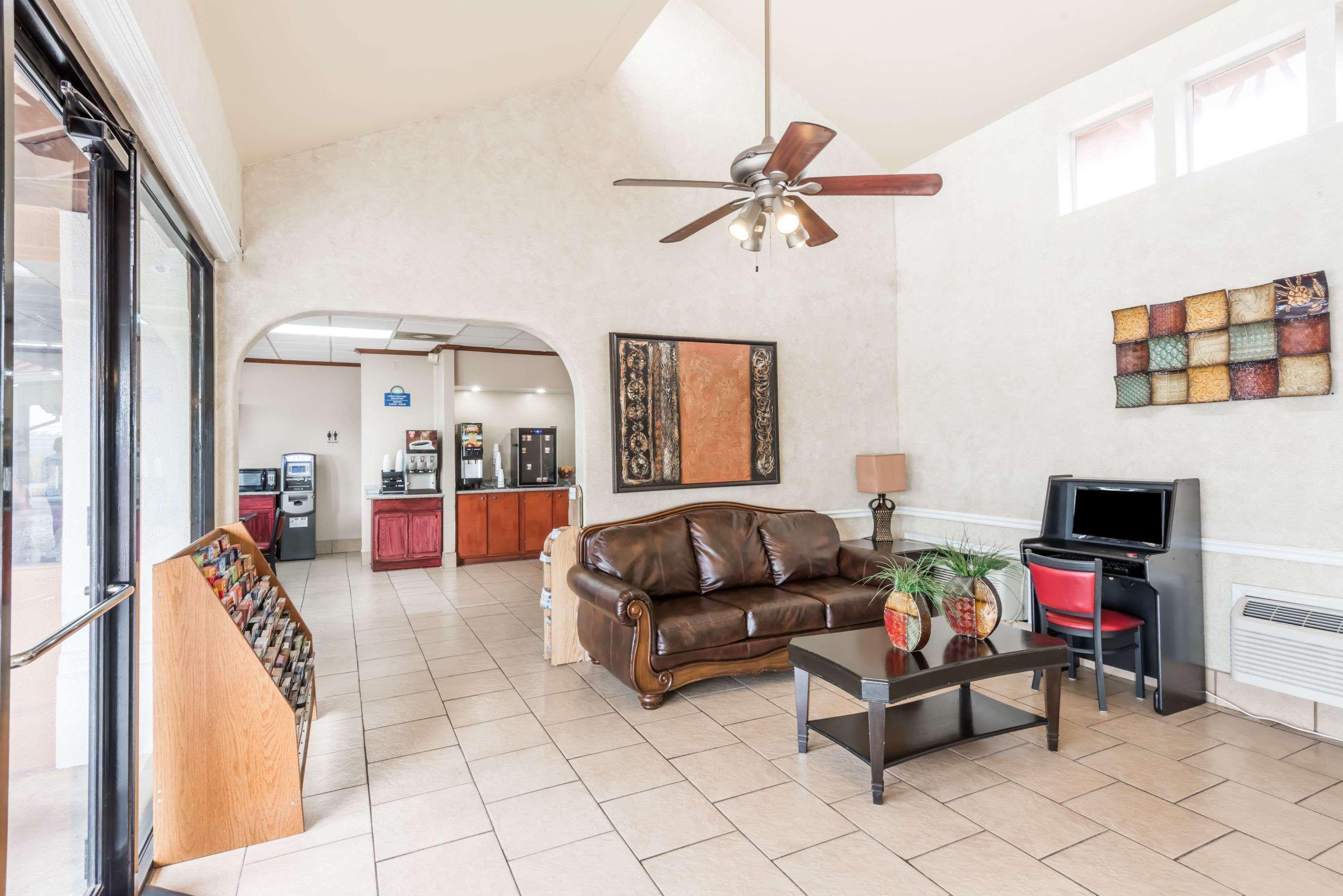 Days Inn By Wyndham San Antonio Splashtown/Att Center מראה חיצוני תמונה
