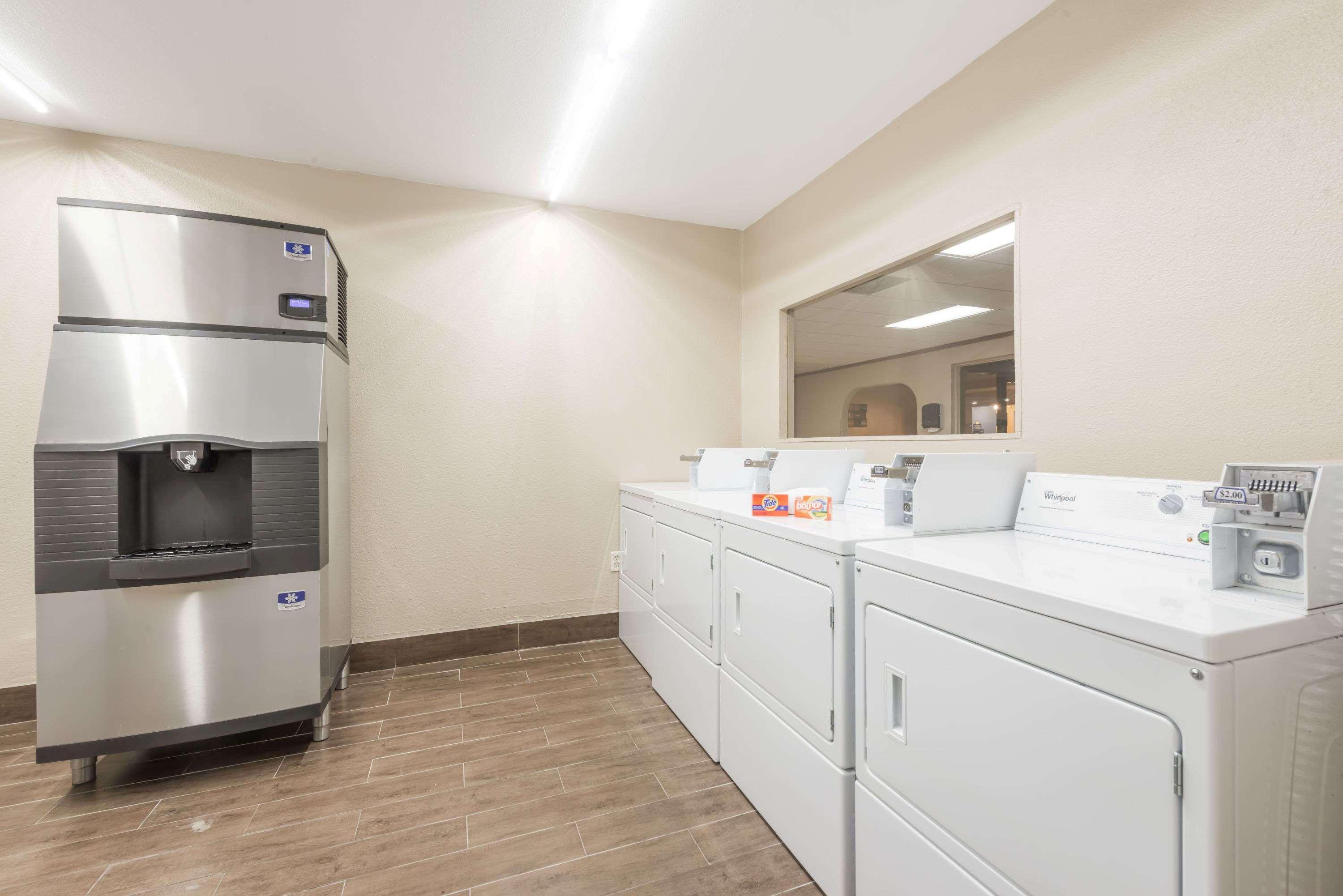 Days Inn By Wyndham San Antonio Splashtown/Att Center מראה חיצוני תמונה