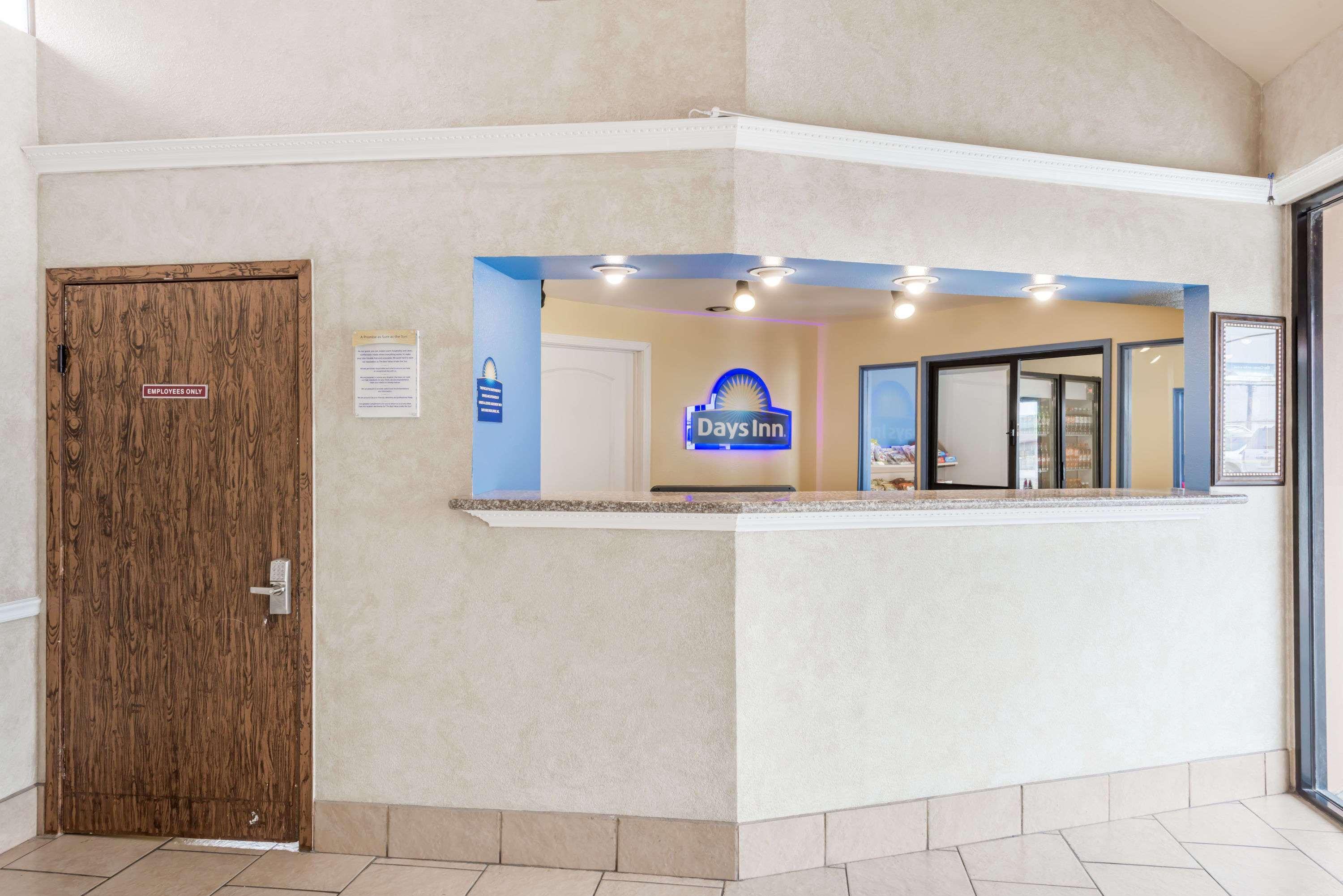 Days Inn By Wyndham San Antonio Splashtown/Att Center מראה חיצוני תמונה