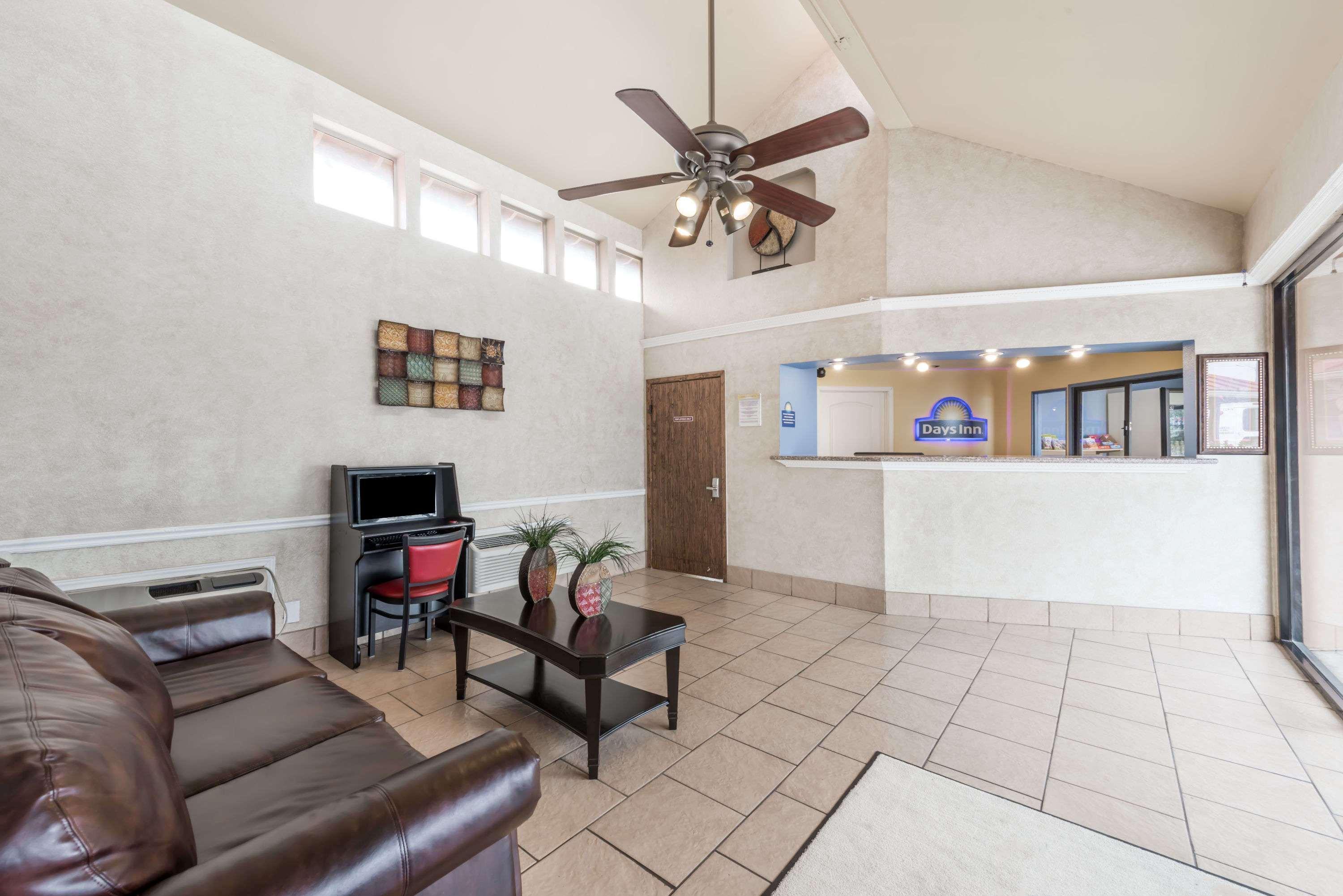 Days Inn By Wyndham San Antonio Splashtown/Att Center מראה חיצוני תמונה