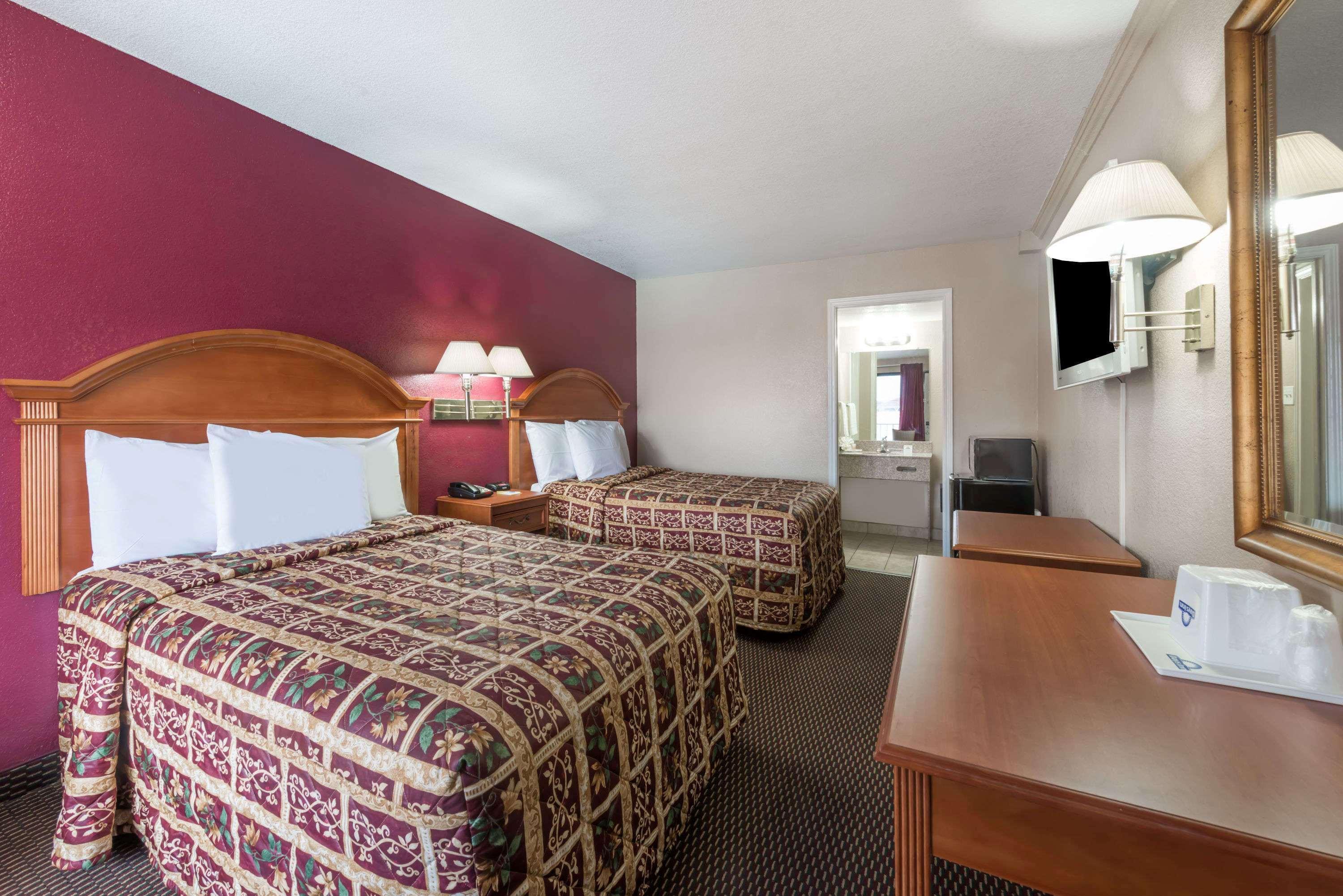 Days Inn By Wyndham San Antonio Splashtown/Att Center מראה חיצוני תמונה