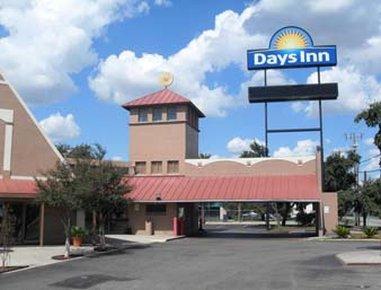 Days Inn By Wyndham San Antonio Splashtown/Att Center מראה חיצוני תמונה